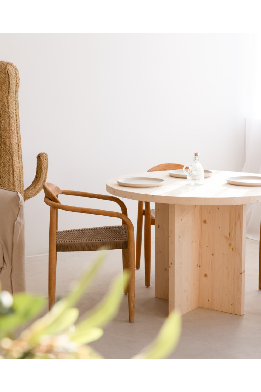 Japandi Round Dining Table | Decowood Tokyo | Oroa.com
