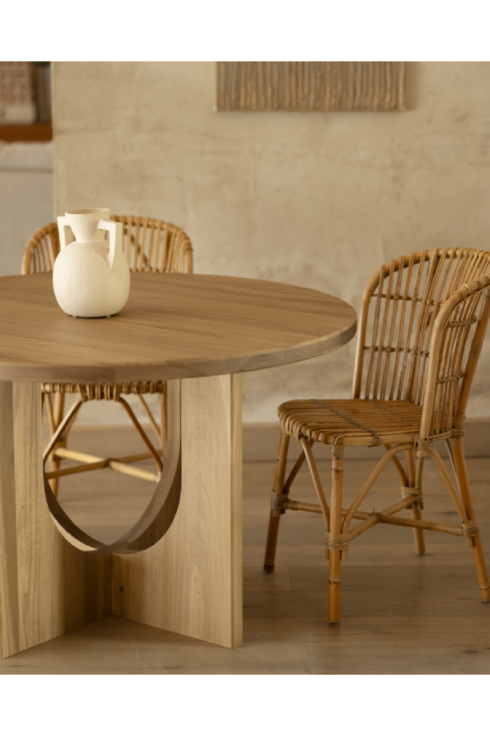 Varnished Poplar Round Dining Table | Decowood Lua | Oroa.com