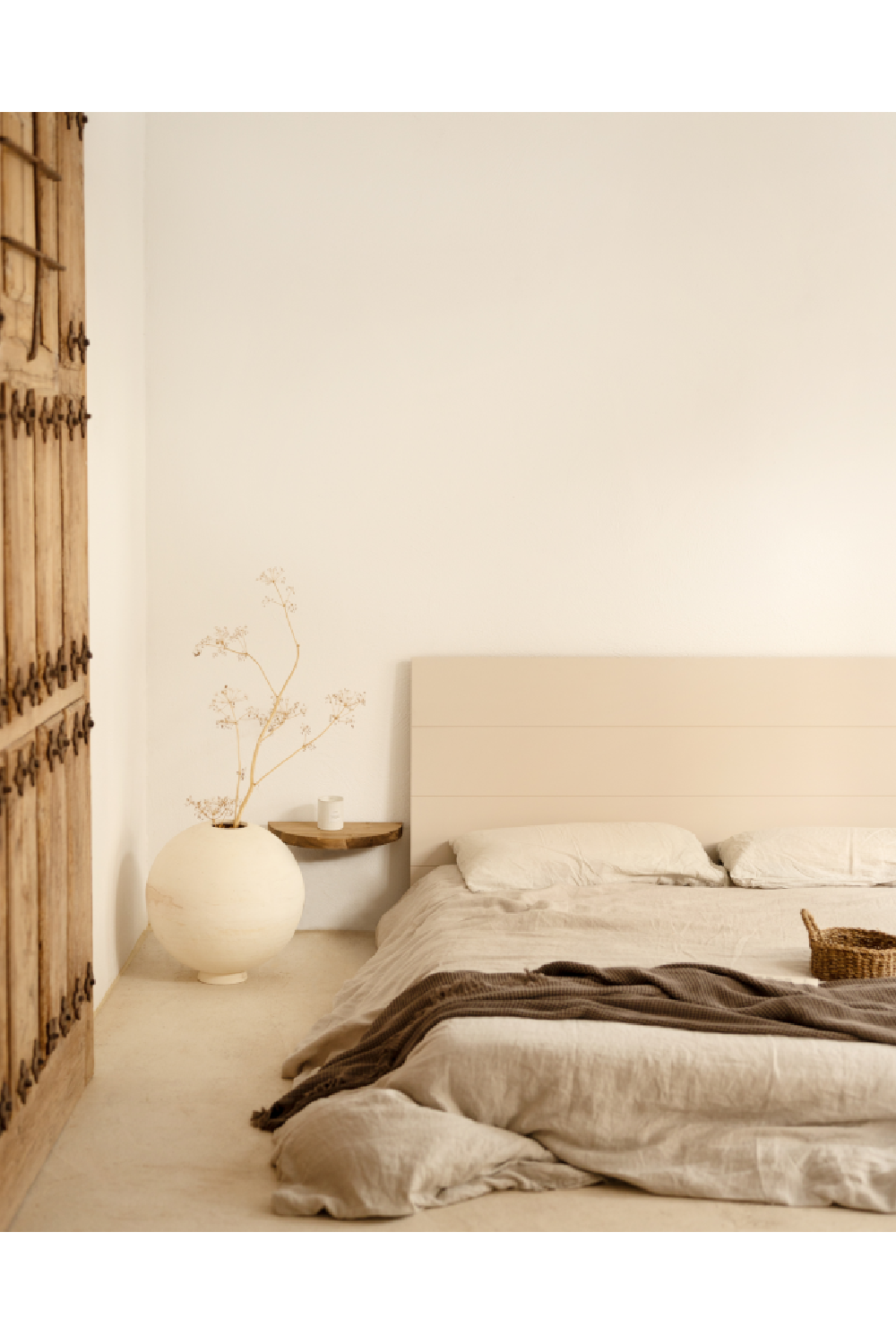 Semi-Circle Floating Bedside Tables (2) | Decowood Tokyo | Oroa.com