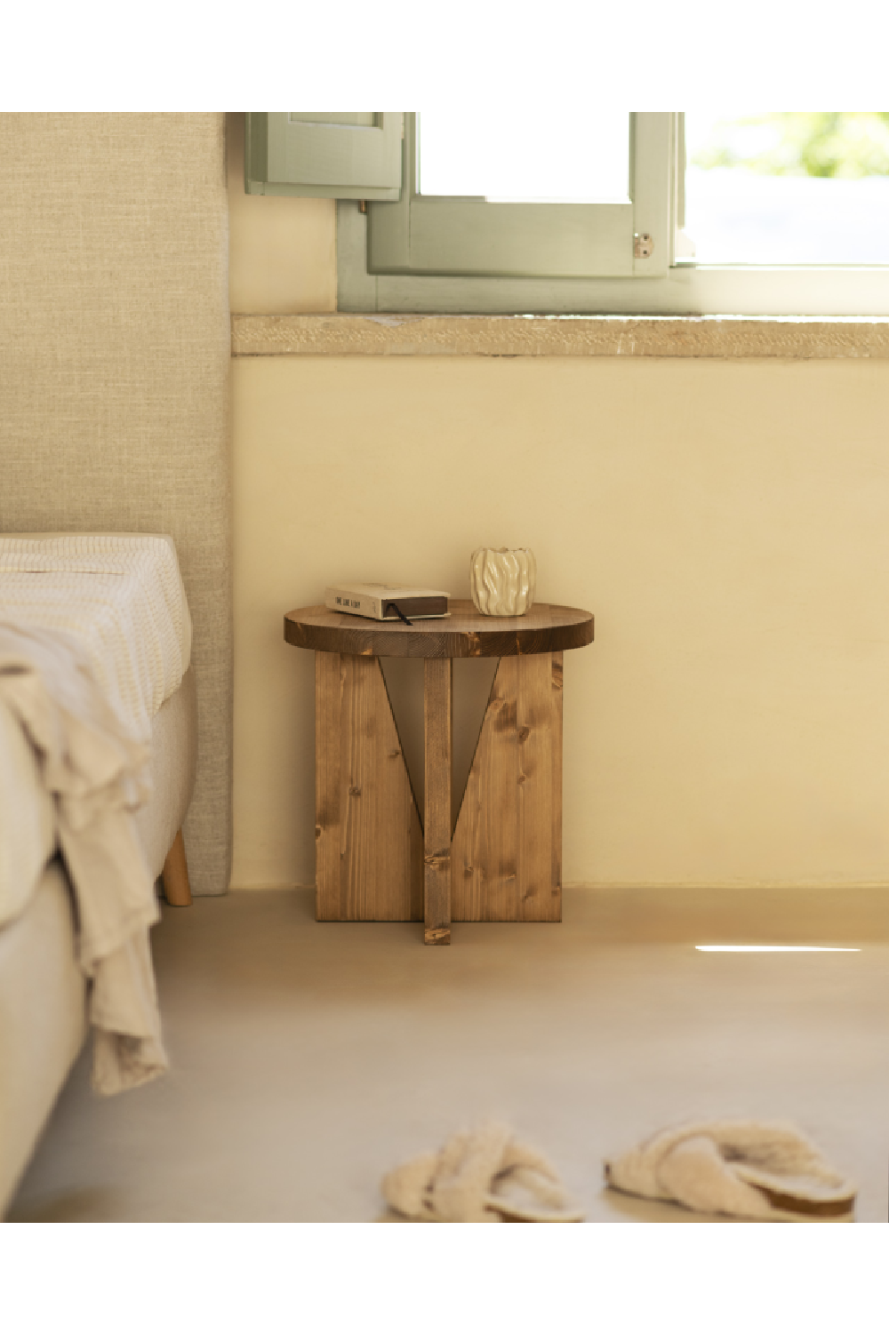 Round Nordic Nightstand | Decowood Vega | OROA.com