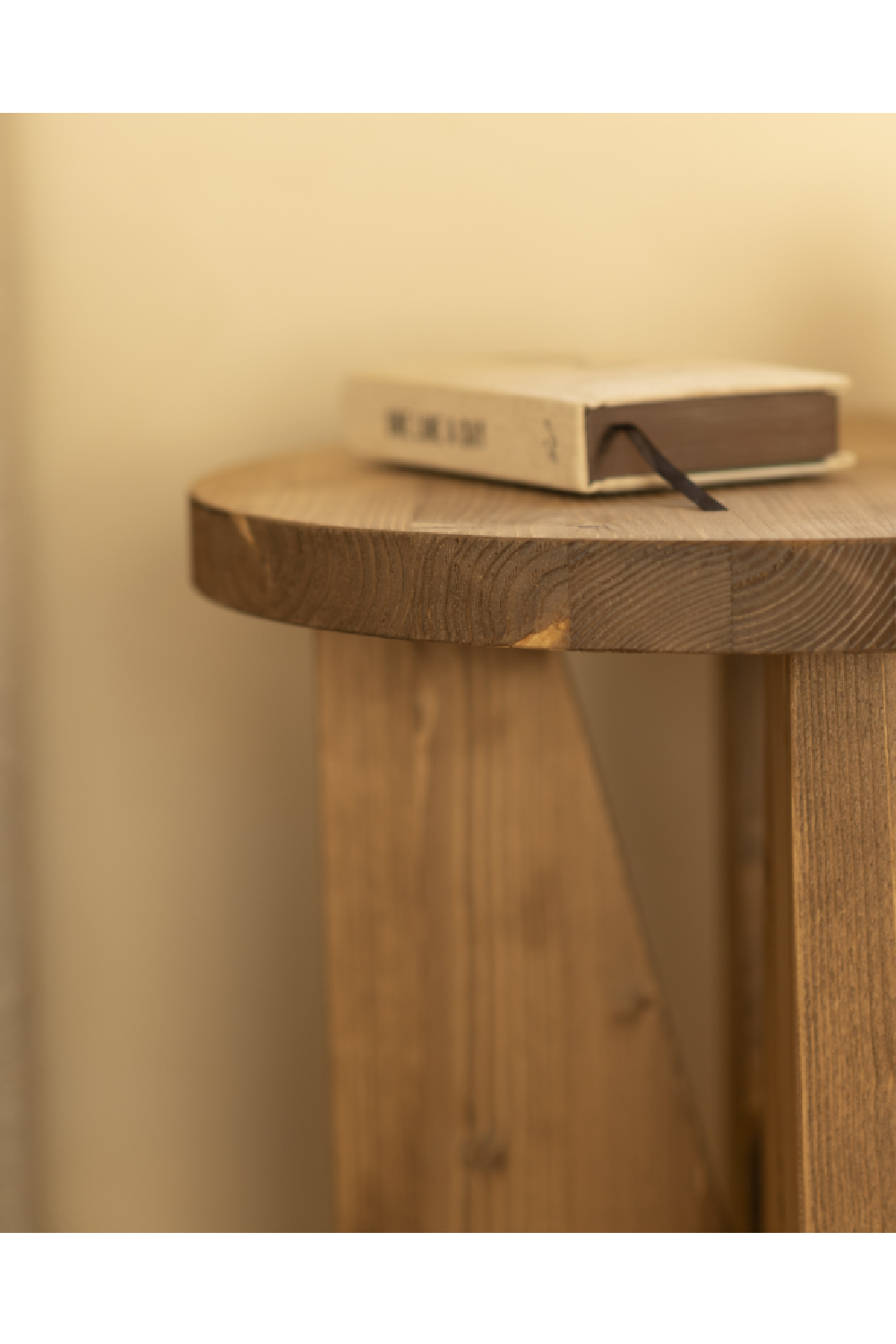 Round Nordic Nightstand | Decowood Vega | OROA.com