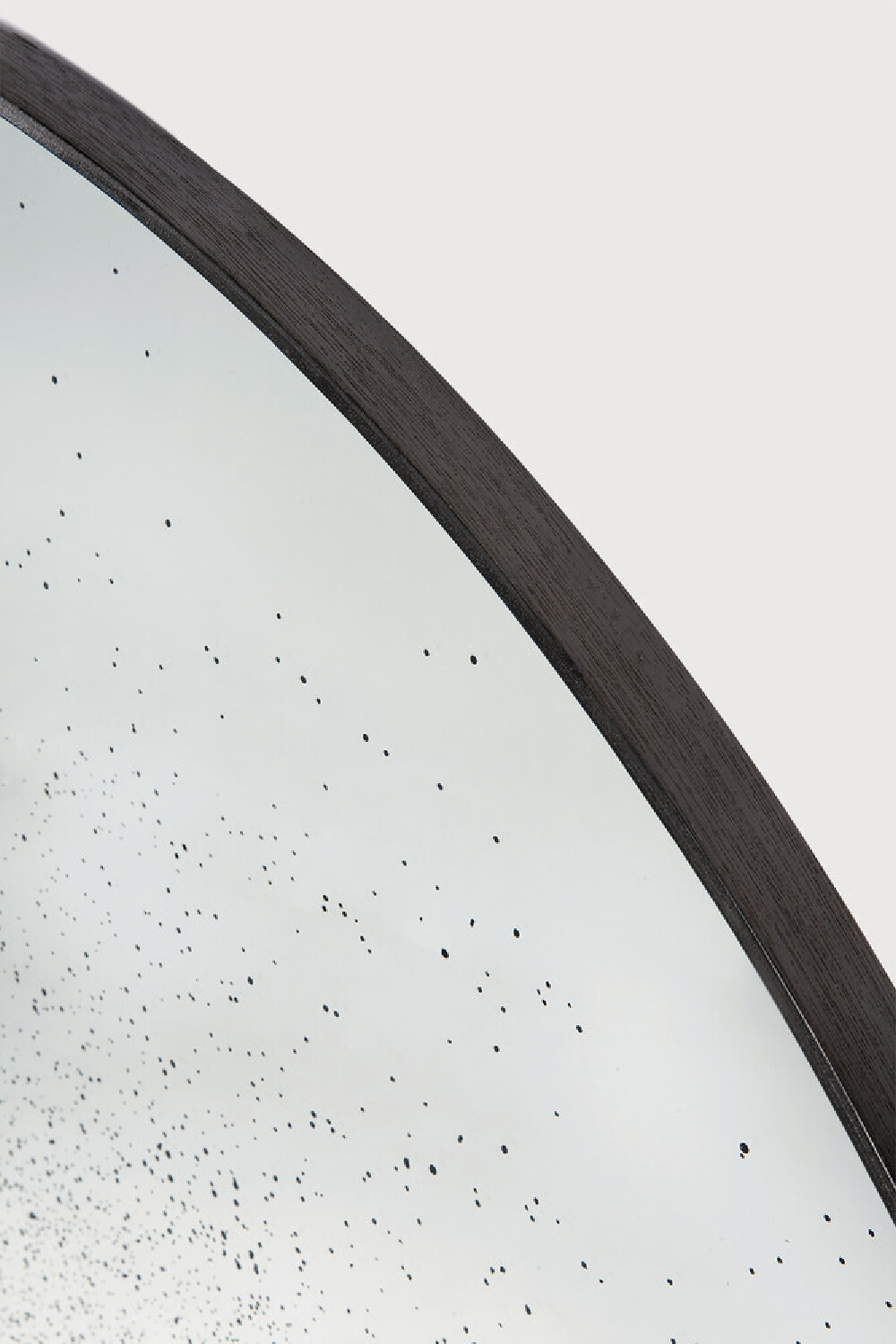 Round Wall Mirror – Clear – material finish angled view