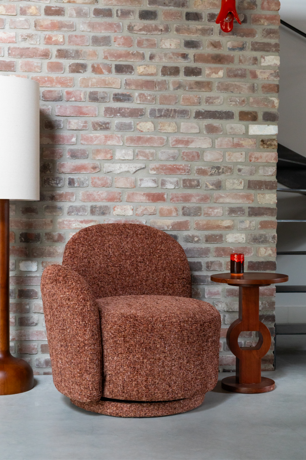 Melange Fabric Swivel Lounge Chair | Dutchone Rose | Oroa.com