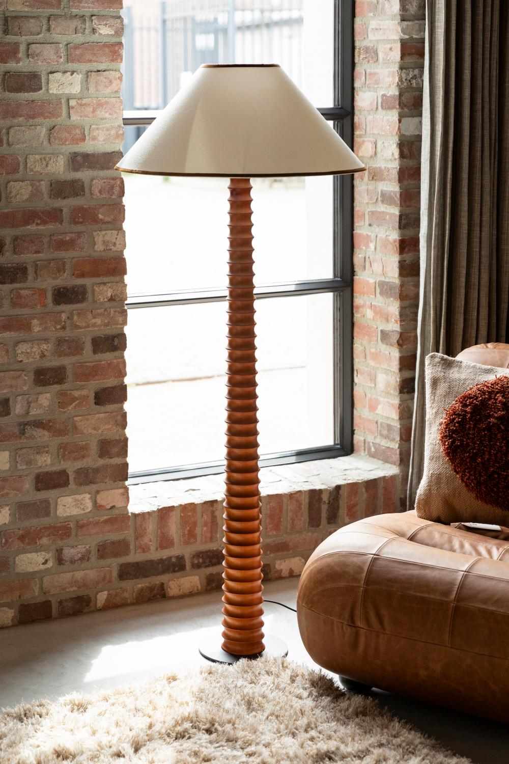 Ribbed Oak Floor Lamp | Oroa.com