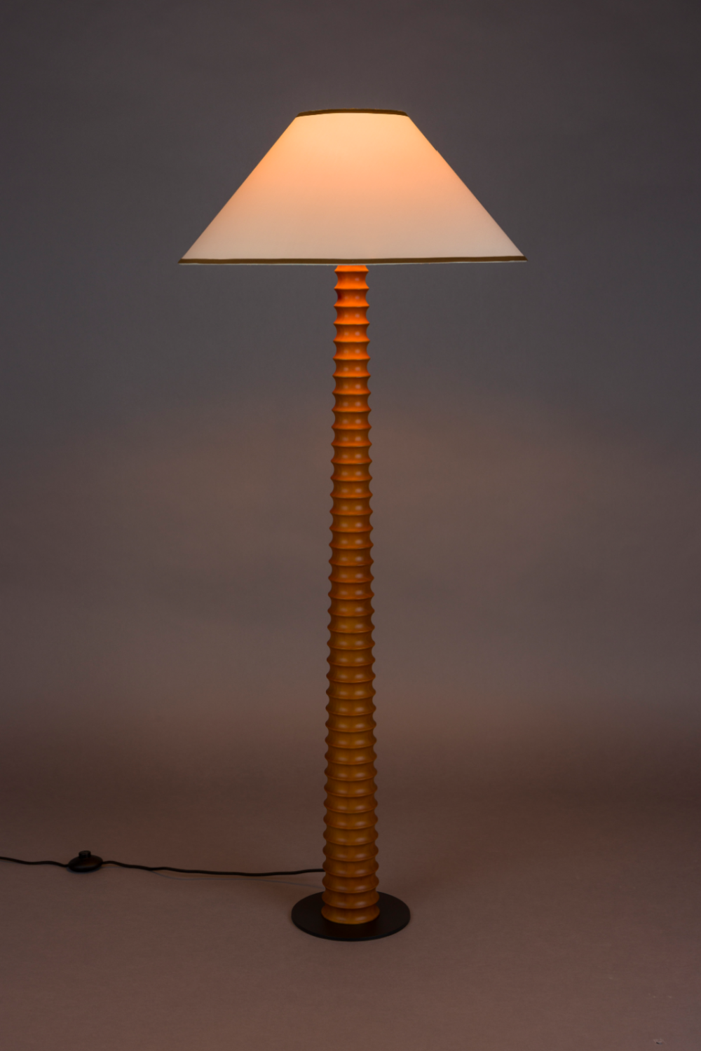 Ribbed Oak Floor Lamp | Oroa.com