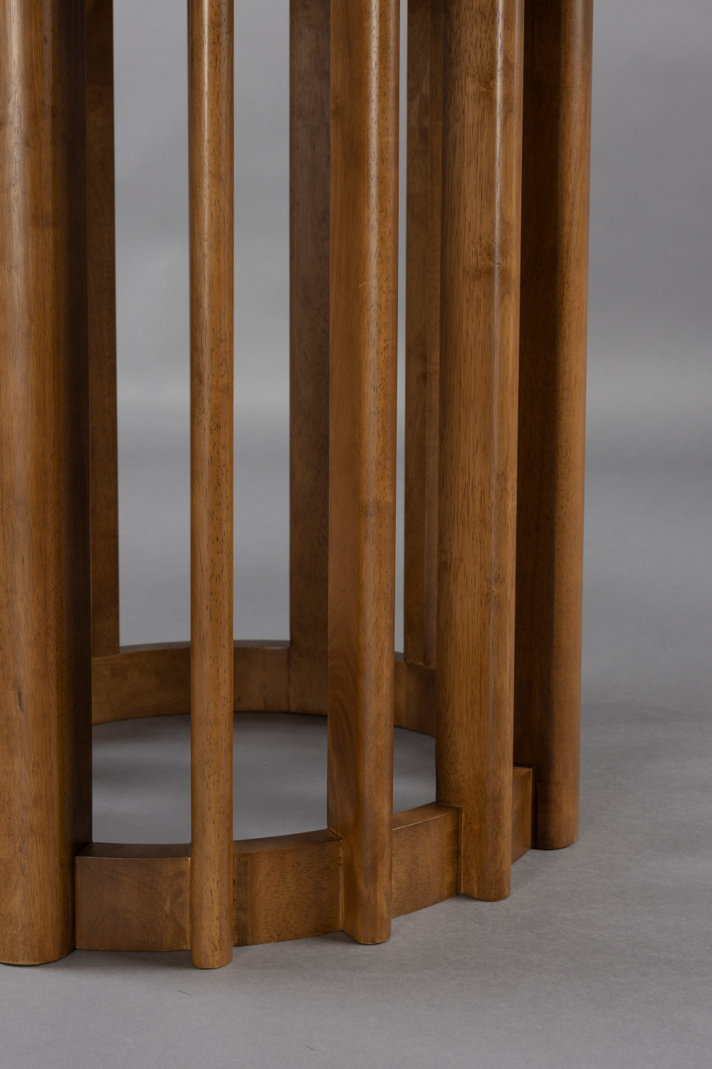 Round Oak Modern Dining Table | Dutchbone Barlet | OROA.com