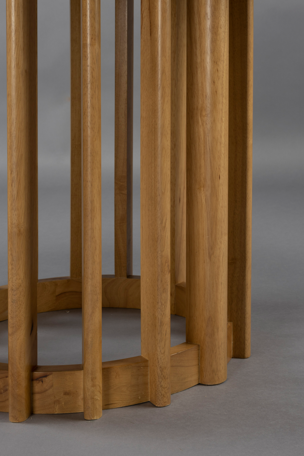 Round Oak Modern Dining Table | Dutchbone Barlet | OROA.com