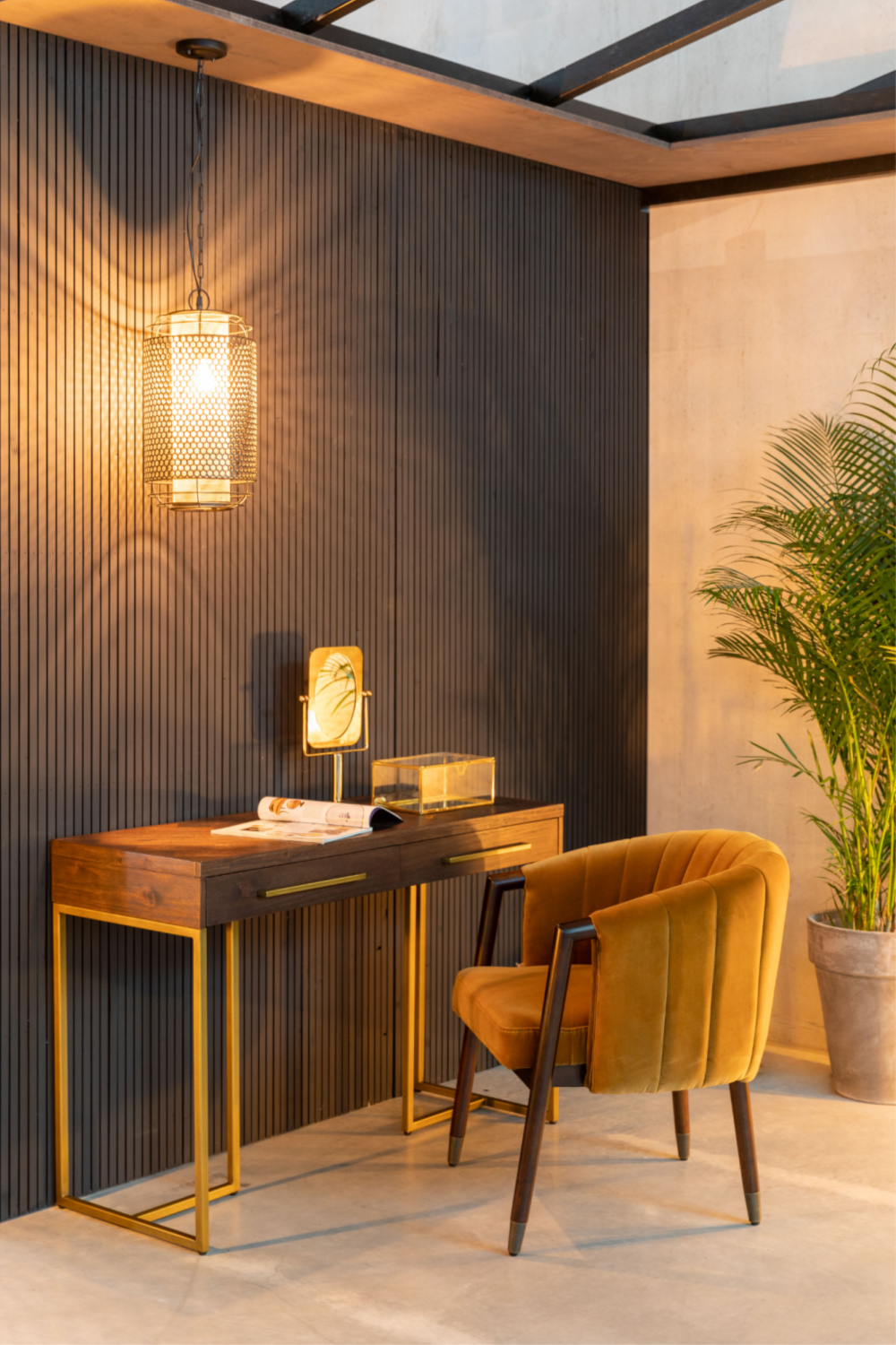 Vintage Herringbone Pattern Console Table | Dutchbone Class | Oroa.com