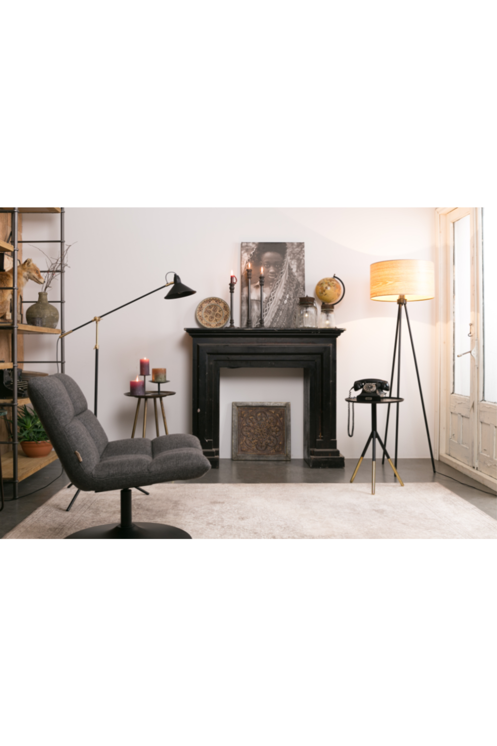 Pedestal Base Padded Lounge Chair | Dutchbone Bar | Oroa.com