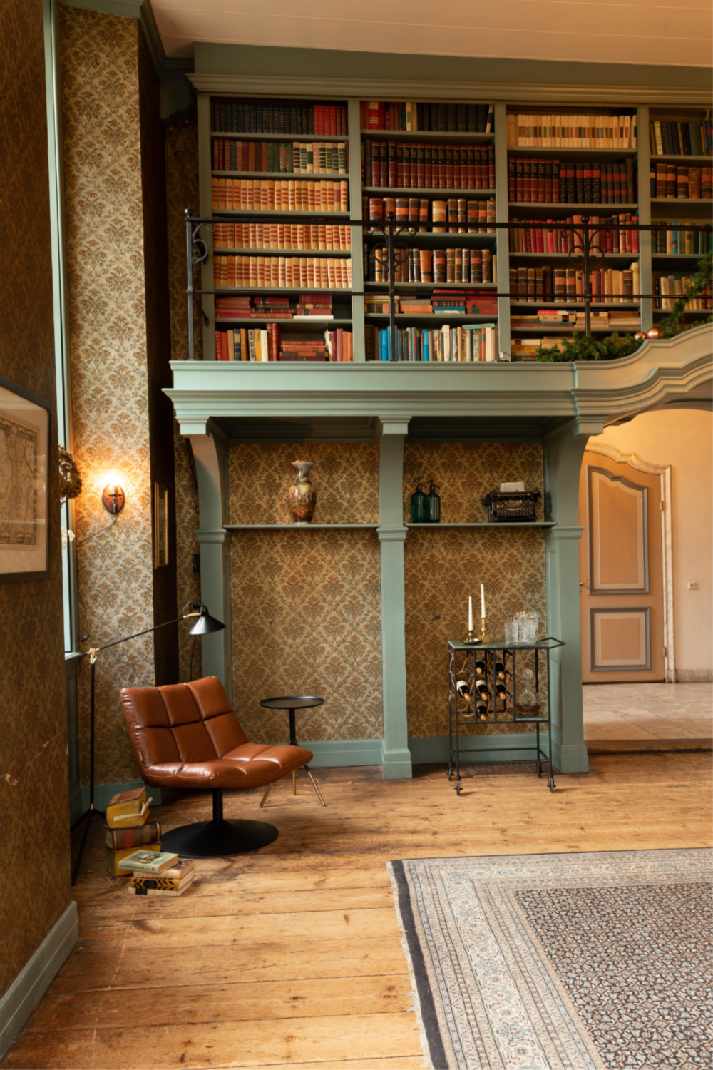 Brown Pedestal Accent Chair | Dutchbone Bar | OROA.com