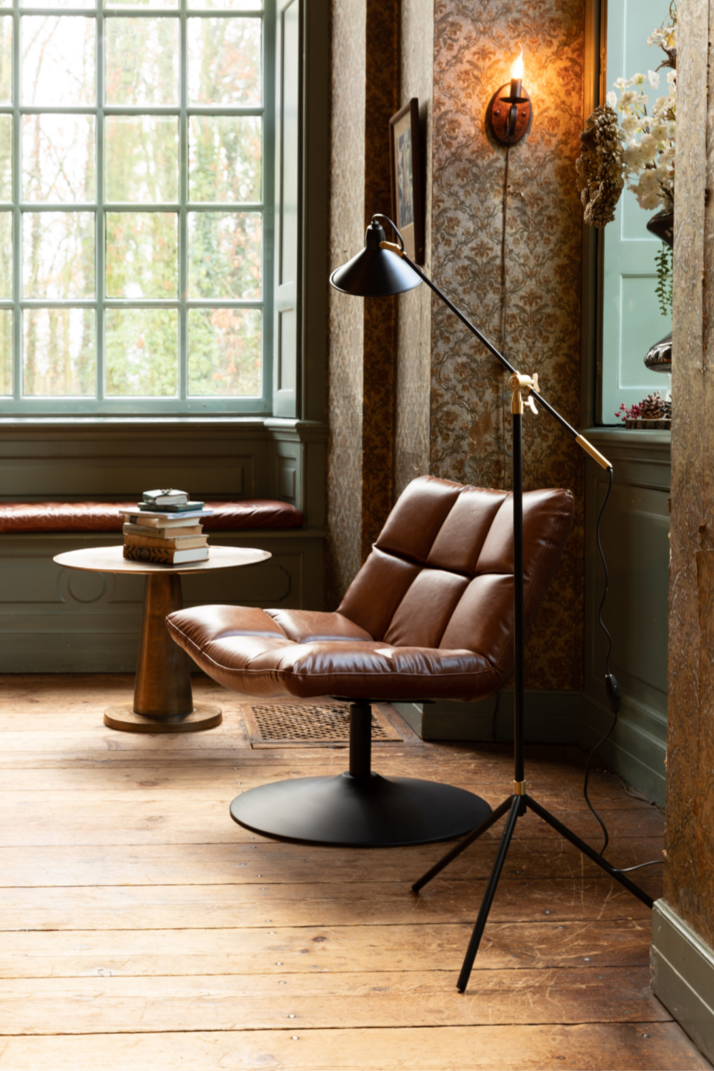 Brown Pedestal Accent Chair | Dutchbone Bar | OROA.com