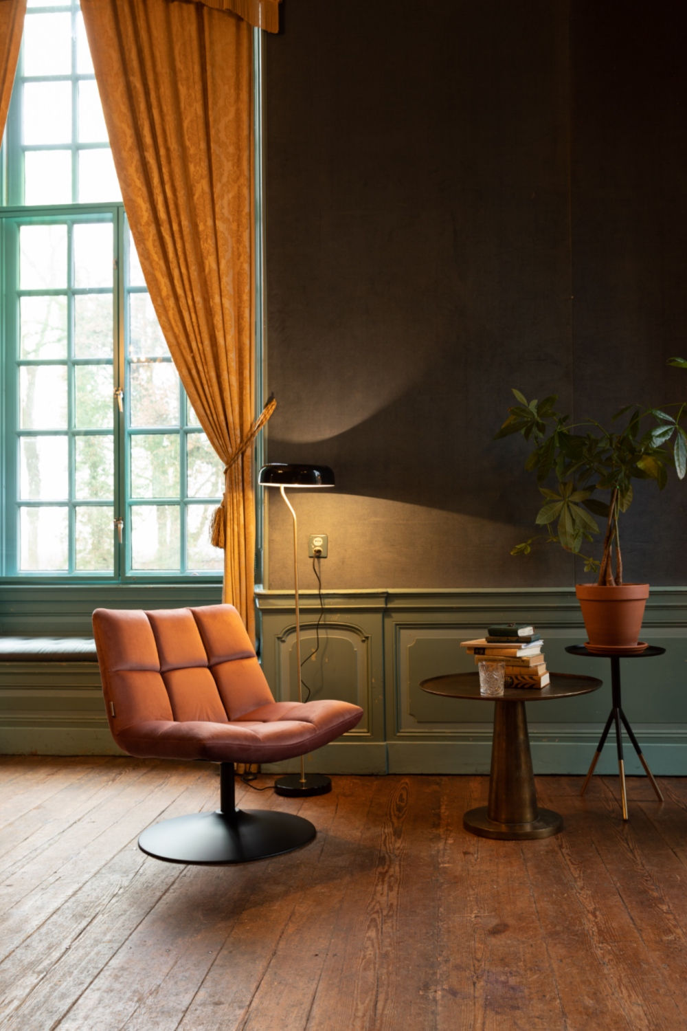Velvet Pedestal Accent Chair | Dutchbone Bar | Oroa.com