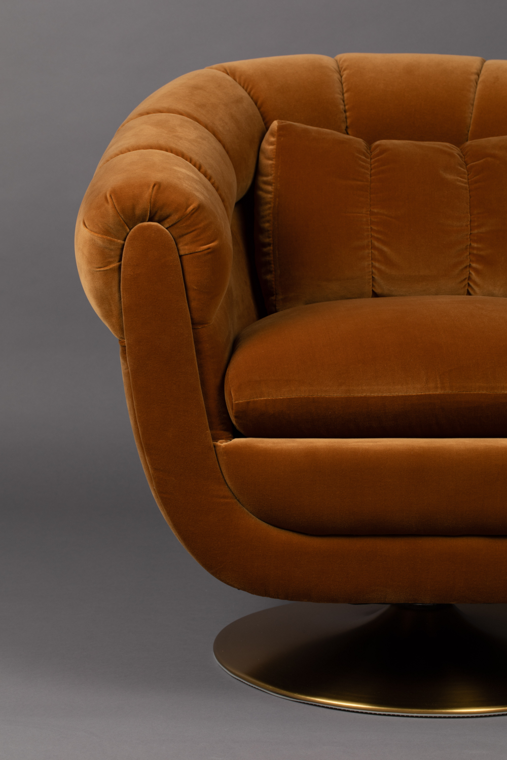 Camel Swivel Lounge Chair | Dutchbone Member | Oroa.com