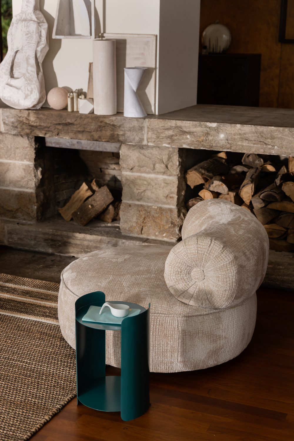 Round Modern Lounge Chair | Dutchbone Tilbury | OROA.com