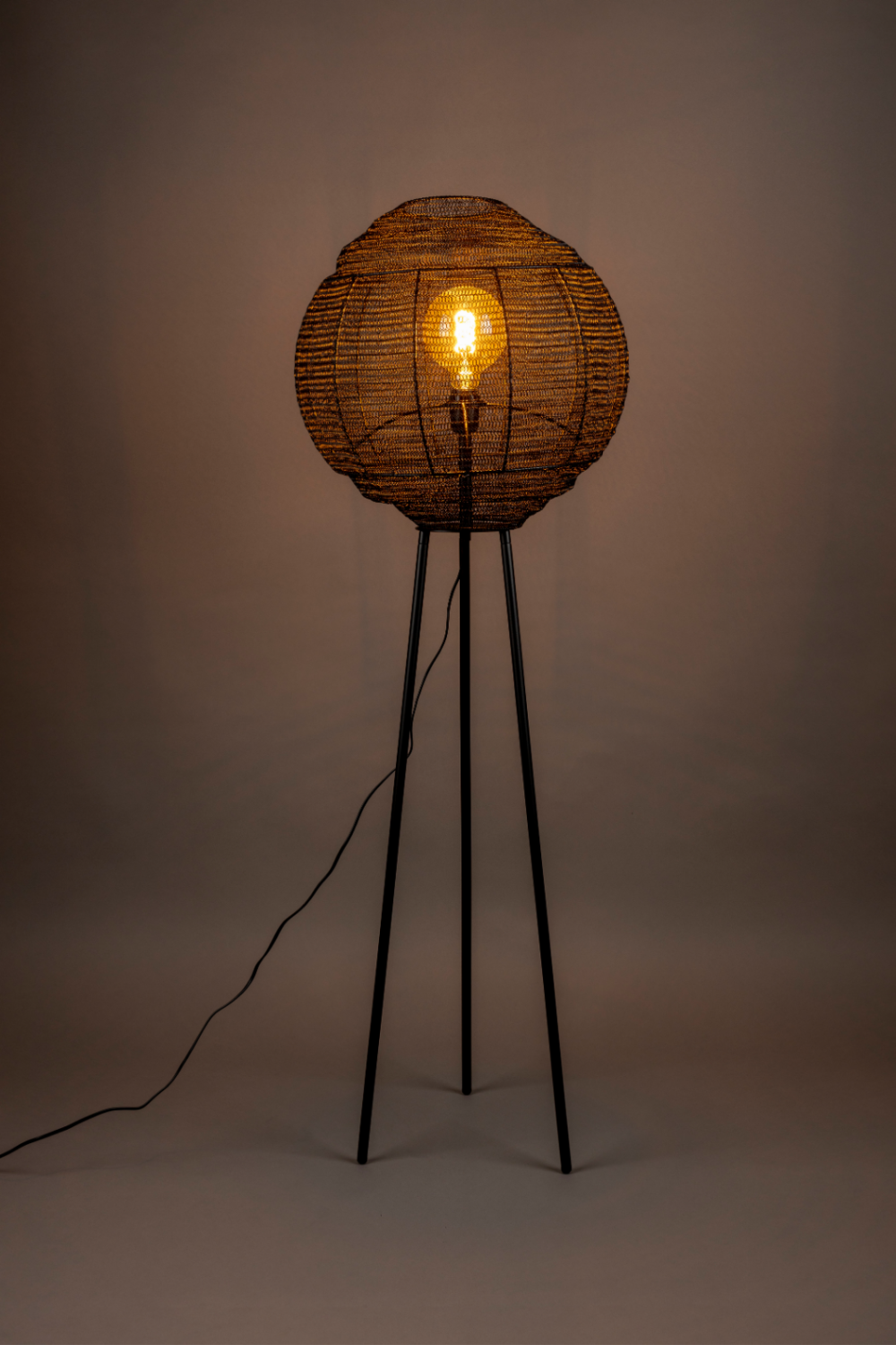 Industrial Tripod Floor Lamp | Oroa.com