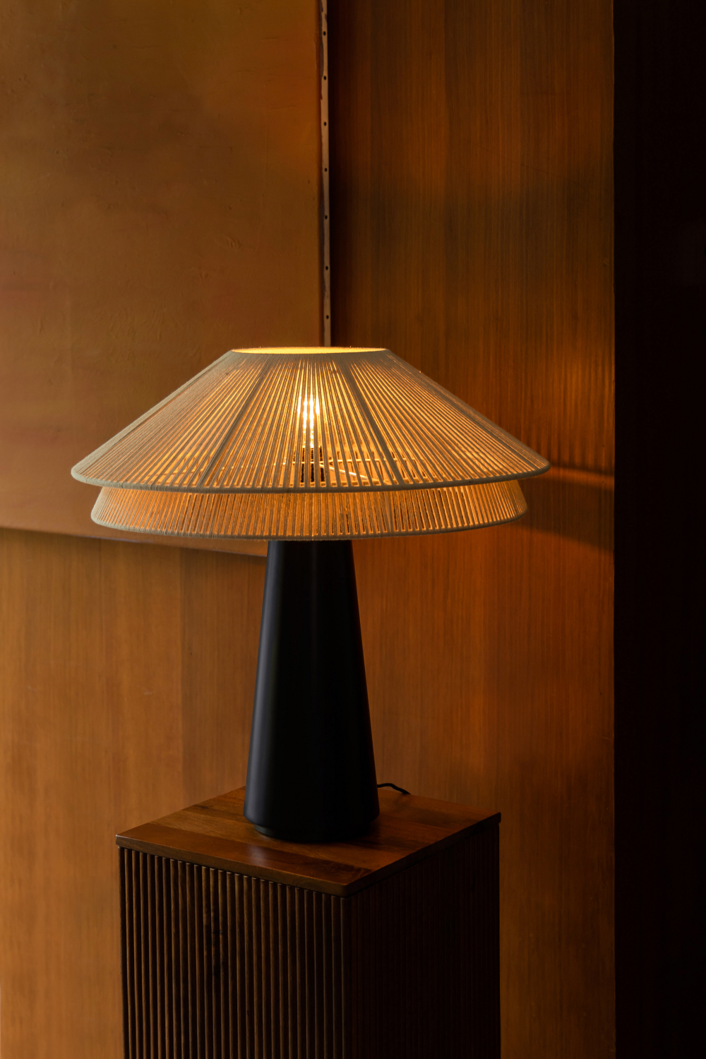 Beige Cotton Thread Table Lamp | Dutchbone Elon | OROA.com