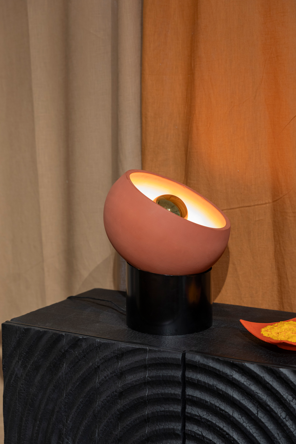 Terracotta Bowl Table Lamp | Dutchbone Zahra | OROA.com