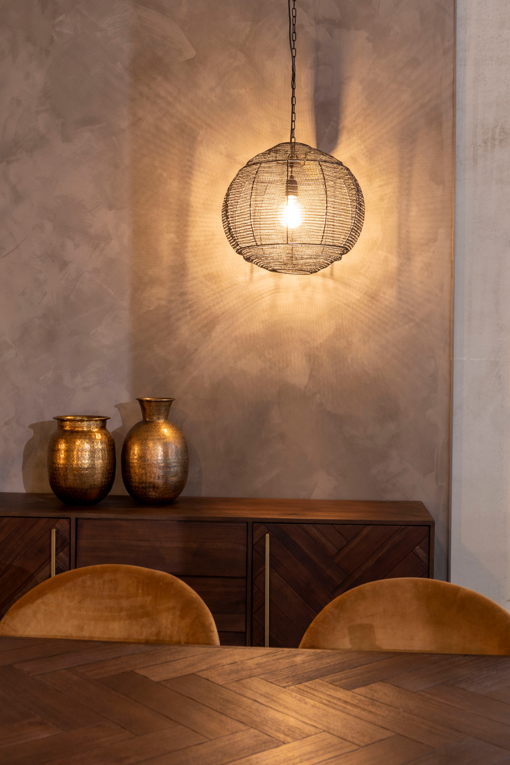 Round Black Pendant Lamp | Dutchbone Meezan | Oroatrade.com