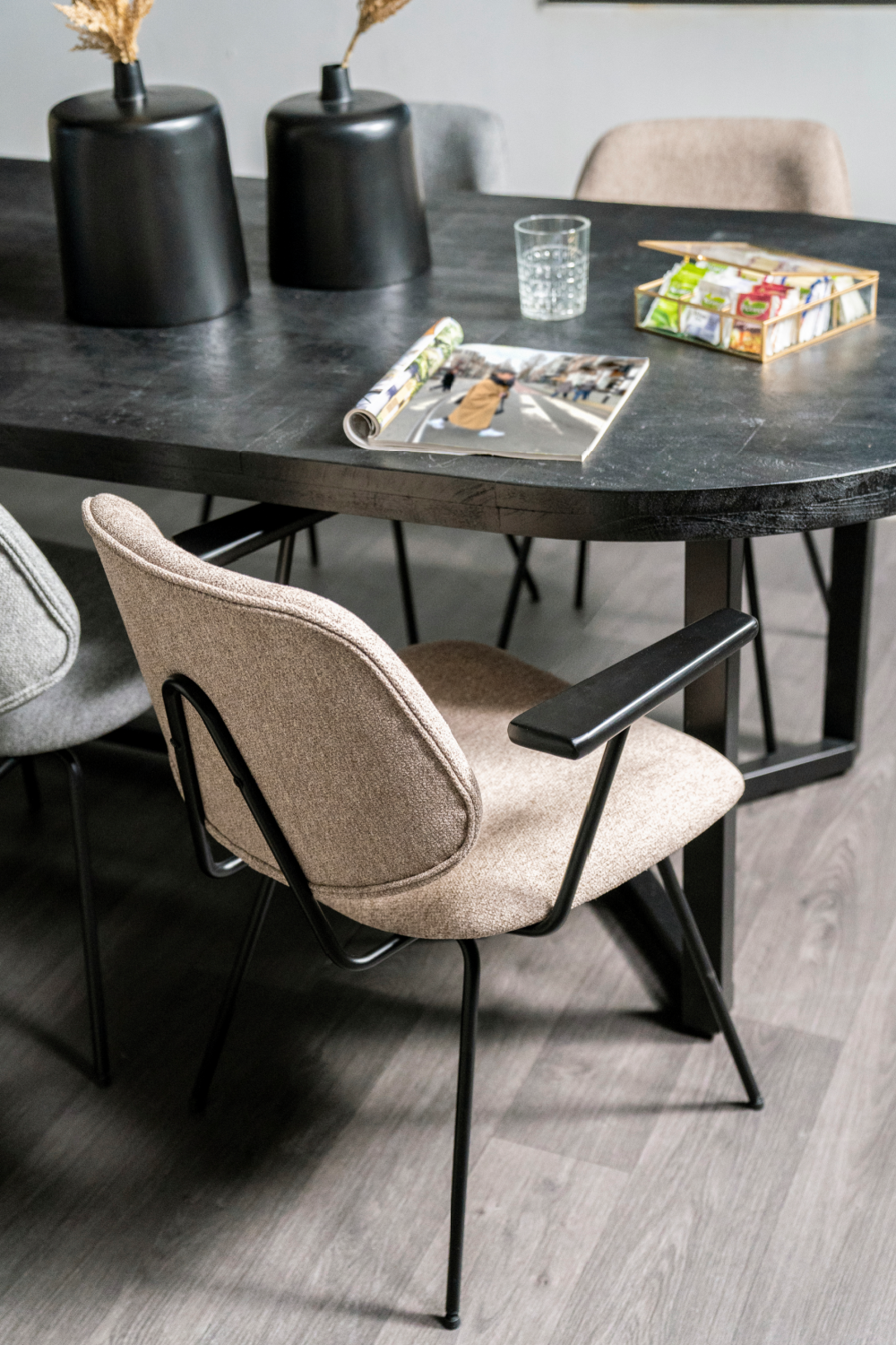 Modern Minimalist Dining Armchair | Oroa.com