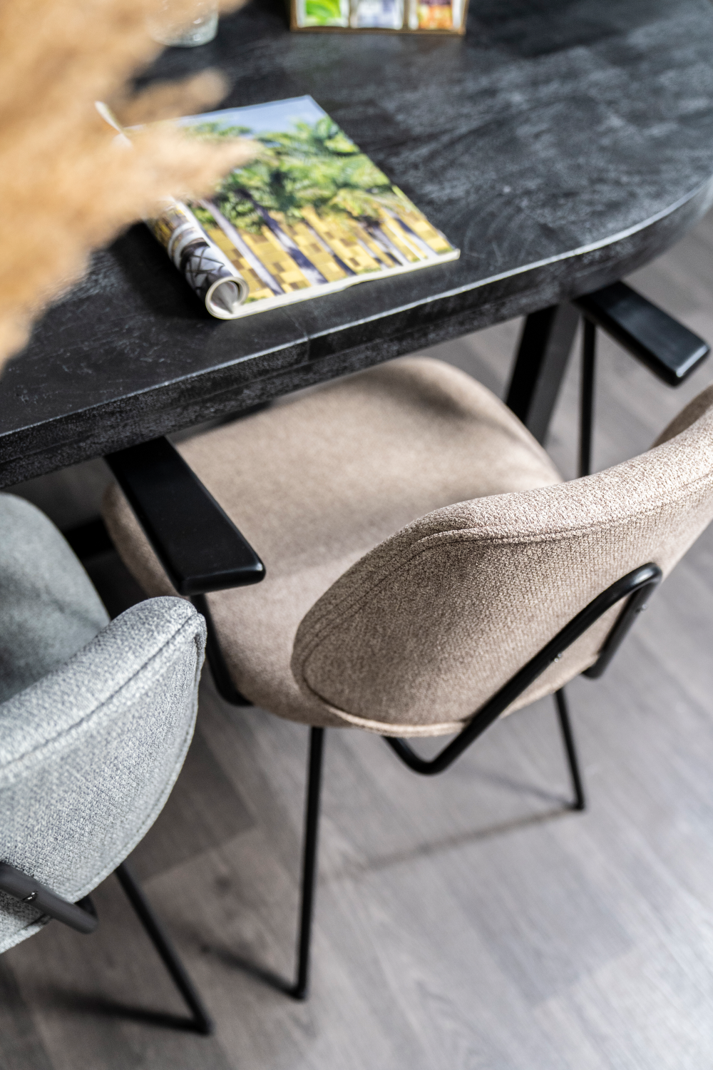 Modern Minimalist Dining Armchair | Oroa.com