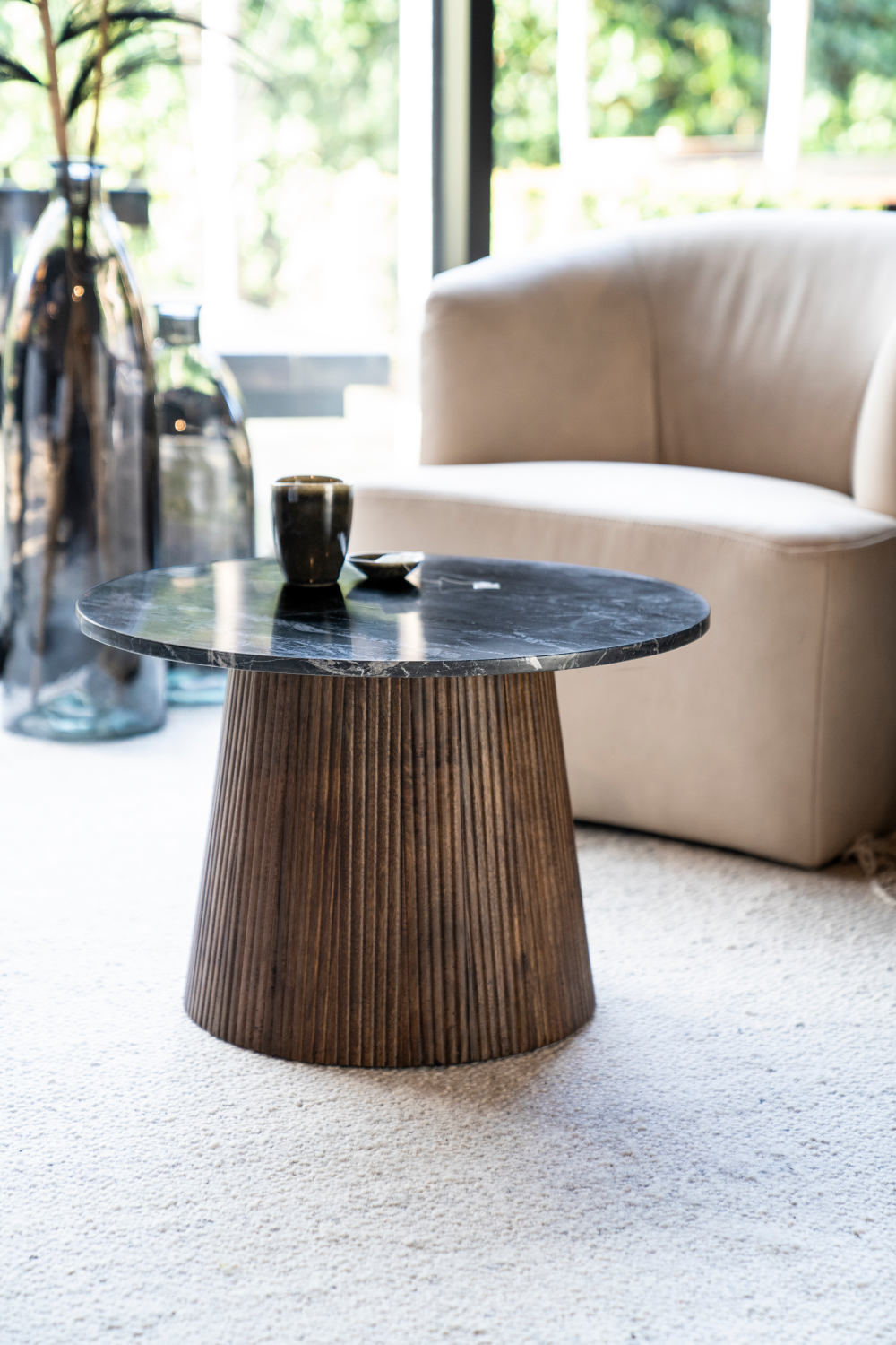 Round Black Marble Side Table | Oroa.com