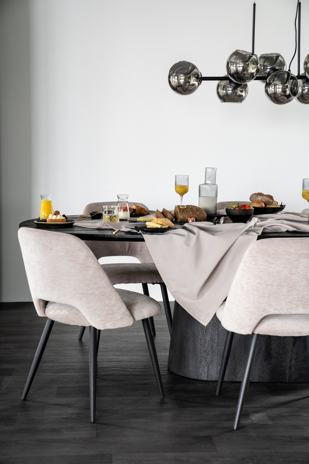 Mango Wood Pedestal Dining Table S | Oroa.com