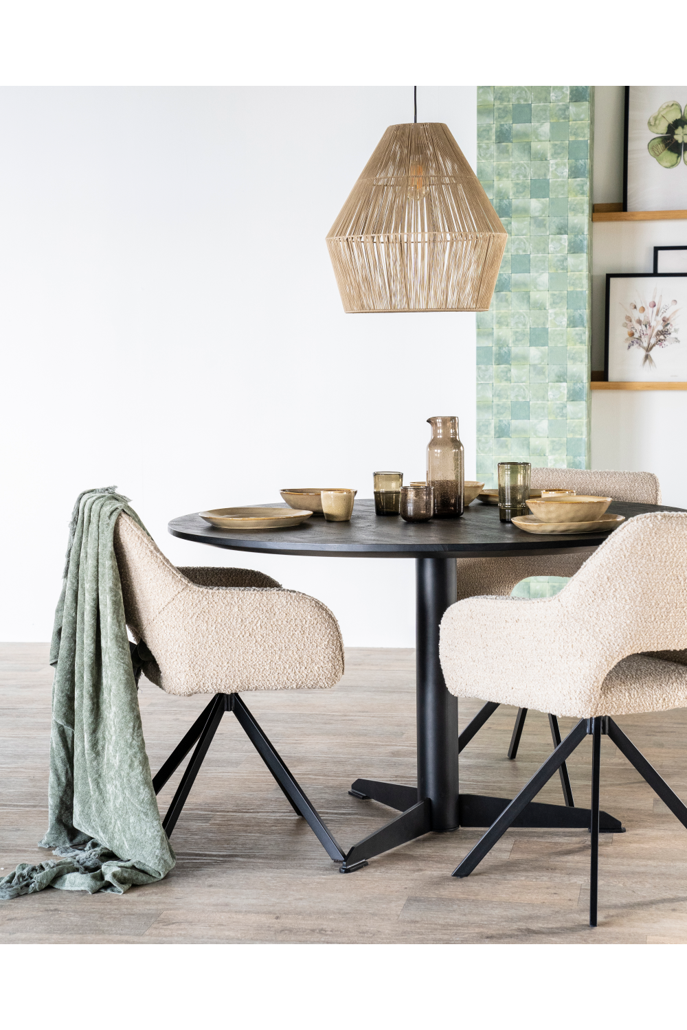 Cut-Out Quadrupod Dining Chair | Oroa.com