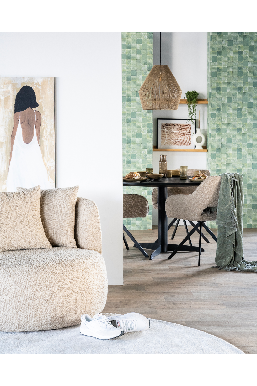 Cut-Out Quadrupod Dining Chair | Oroa.com