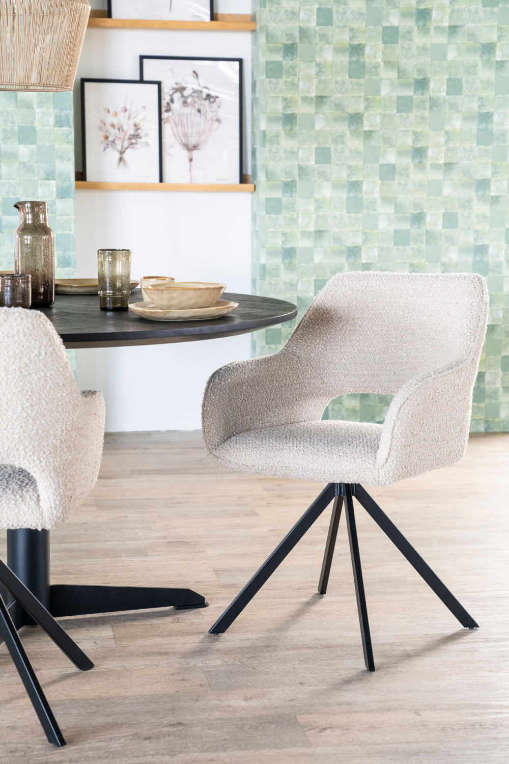 Cut-Out Quadrupod Dining Chair | Oroa.com