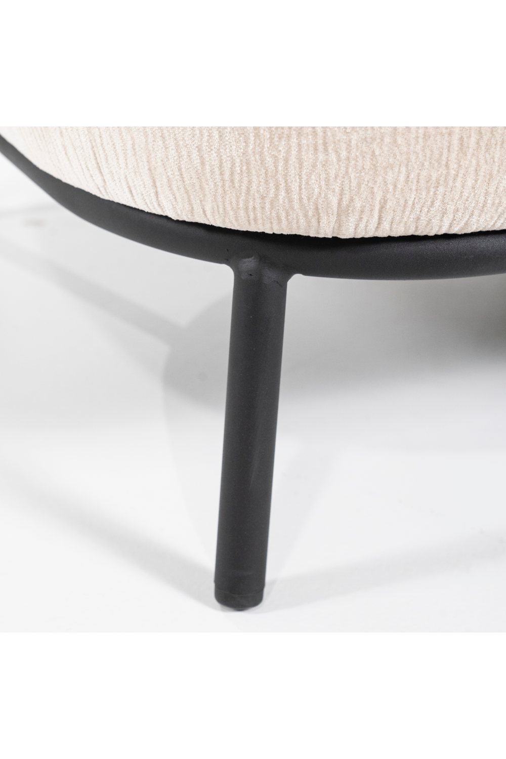 Minimalist Barrel Armchair | Oroa.com