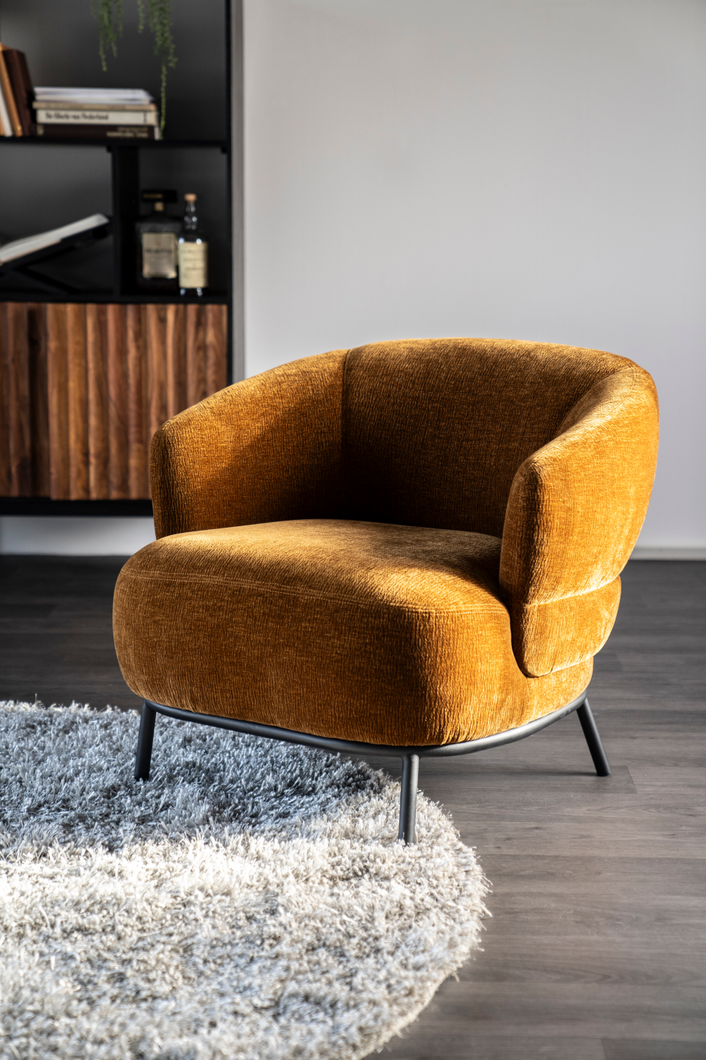 Minimalist Barrel Armchair | Oroa.com