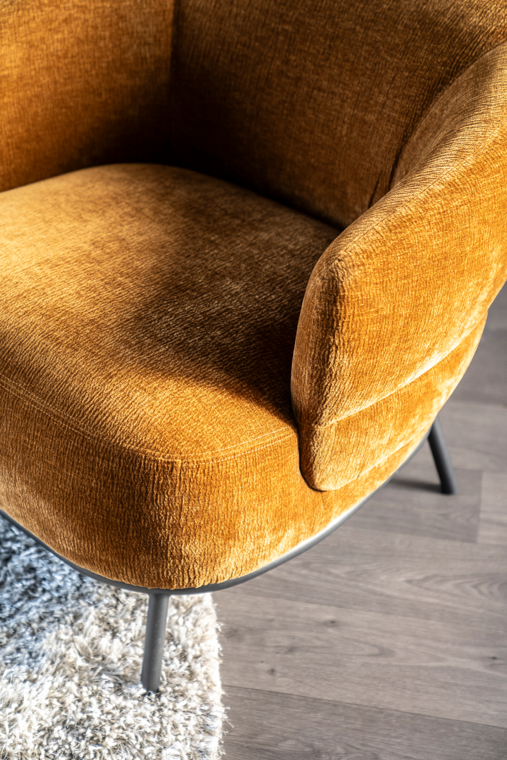 Minimalist Barrel Armchair | Oroa.com