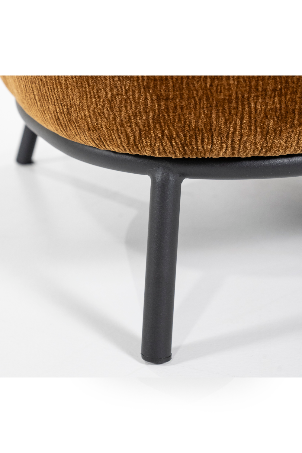 Minimalist Barrel Armchair | Oroa.com
