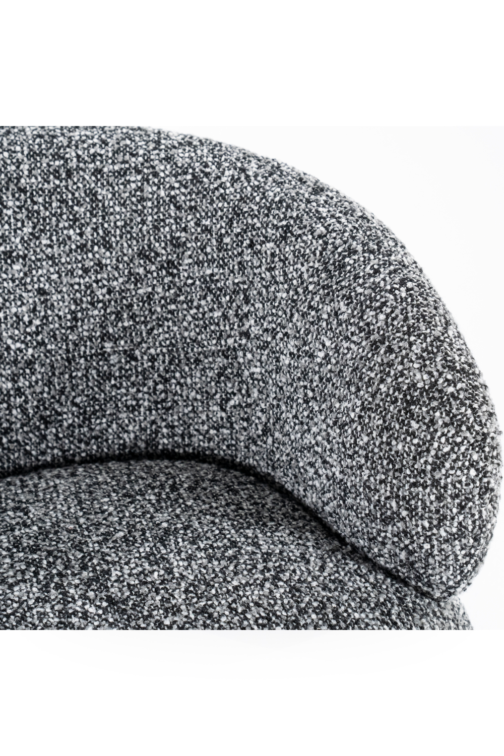 Modern Curved Lounge Chair | Eleonora Maeve | OROA.com