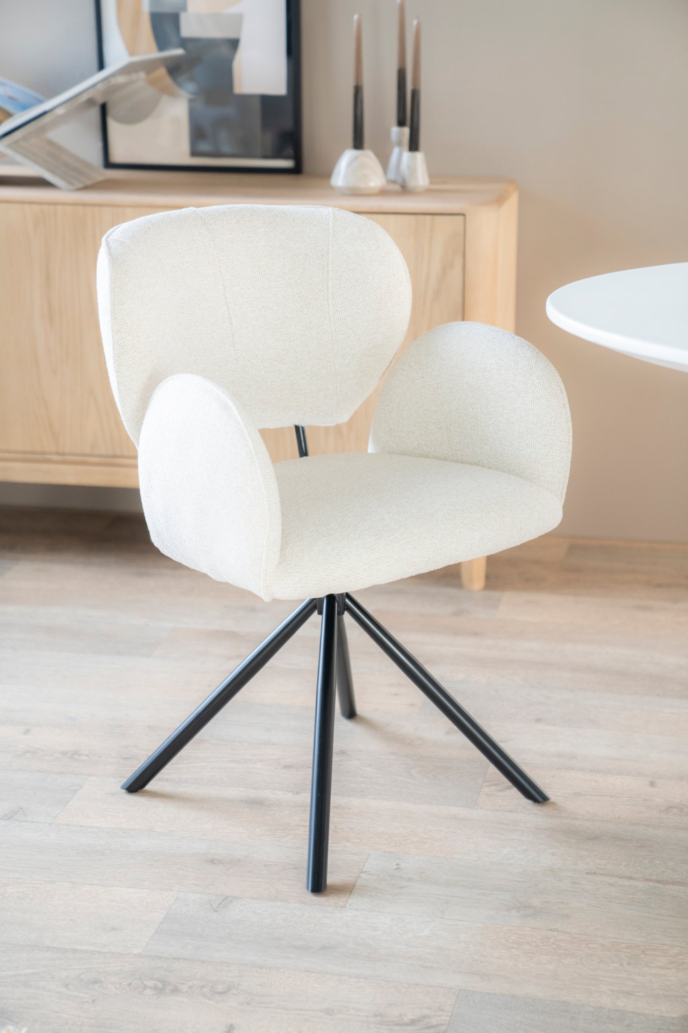 Quadrupod Rotatable Armchair | Oroa.com