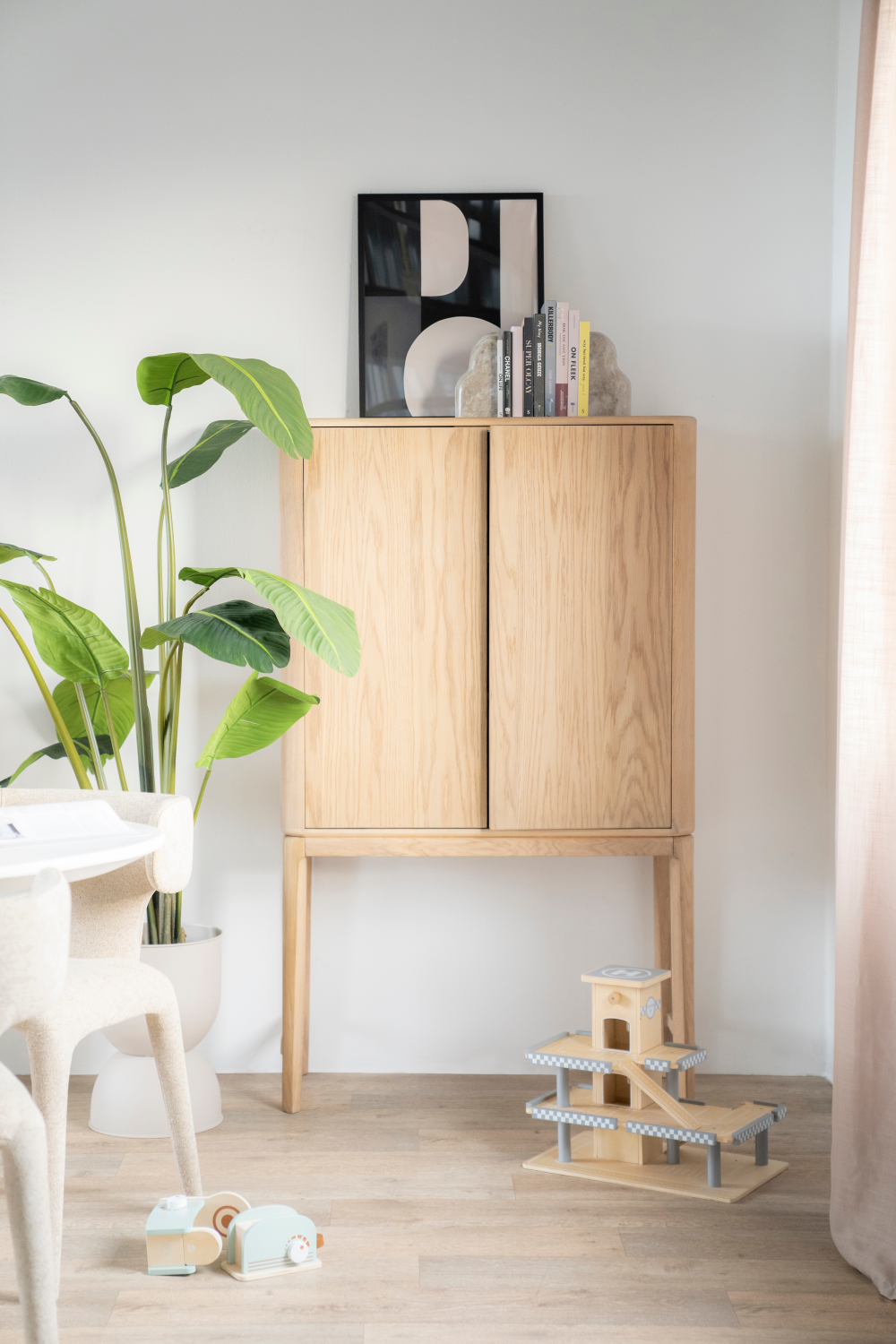 2-Door Oak Cabinet | Oroa.com