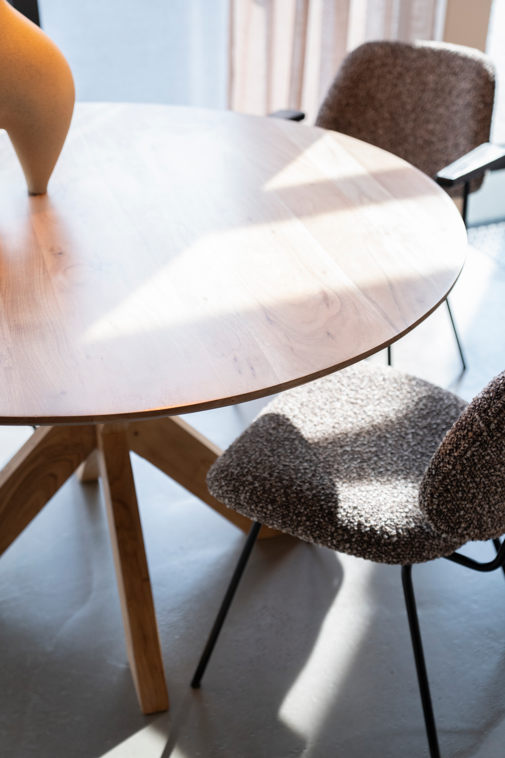 Round Wooden Dining Table | Eleonora Nikki | OROA.com