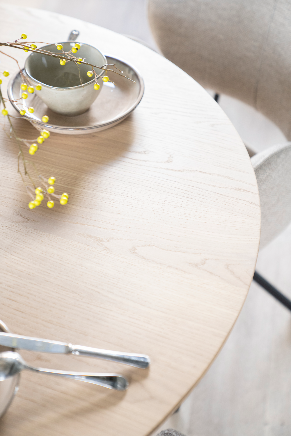 Oak Pedestal Dining Table | Eleonora Nola | OROA.com