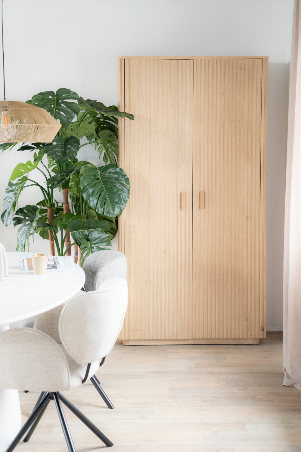 Oak 2-Door Cabinet | Oroa.com