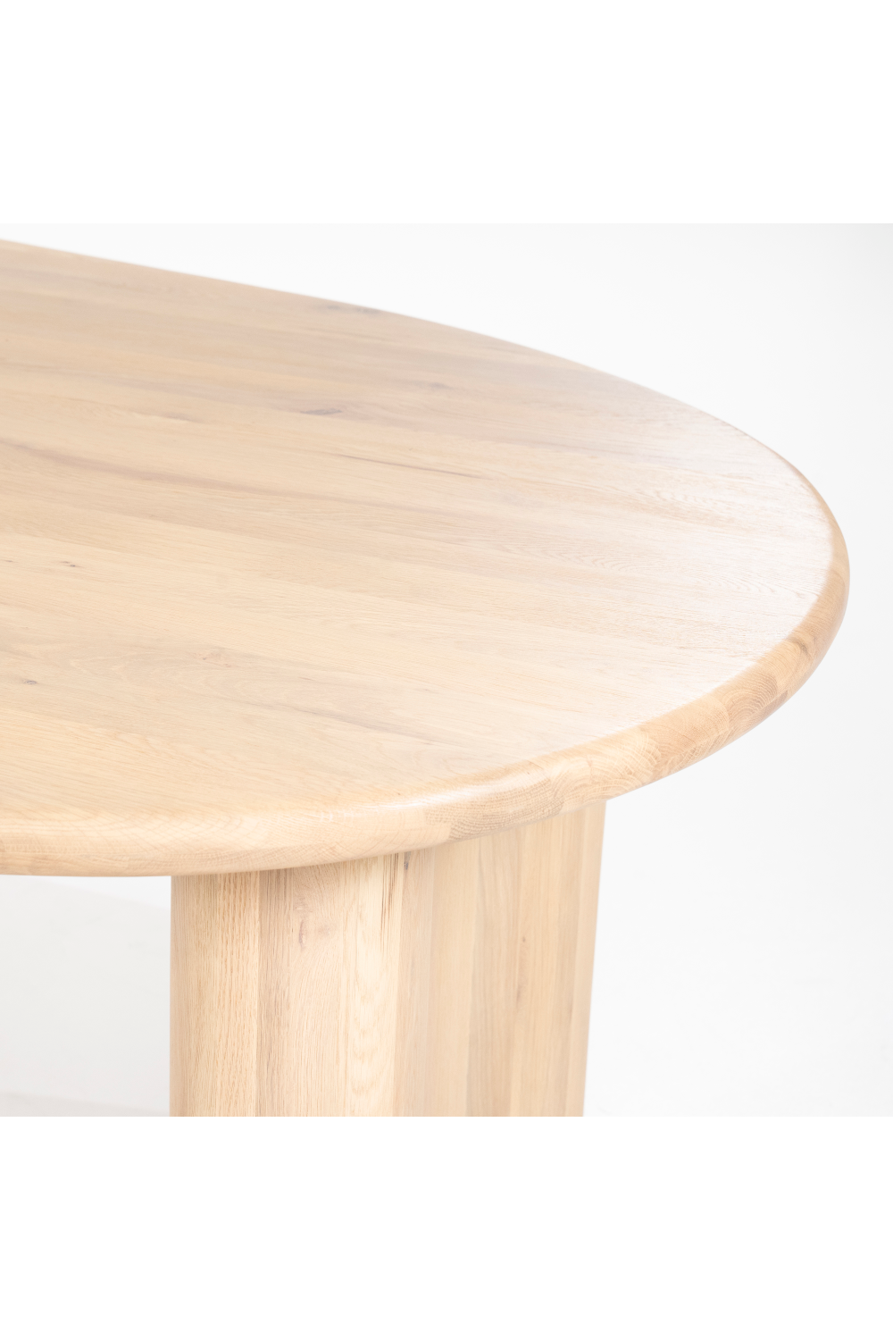 Varnished Oak Organic Dining Table | Oroa.com