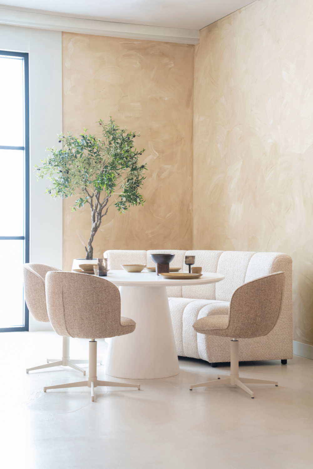 Curved Back Swivel Chair | Eleonora Molly | OROA.com