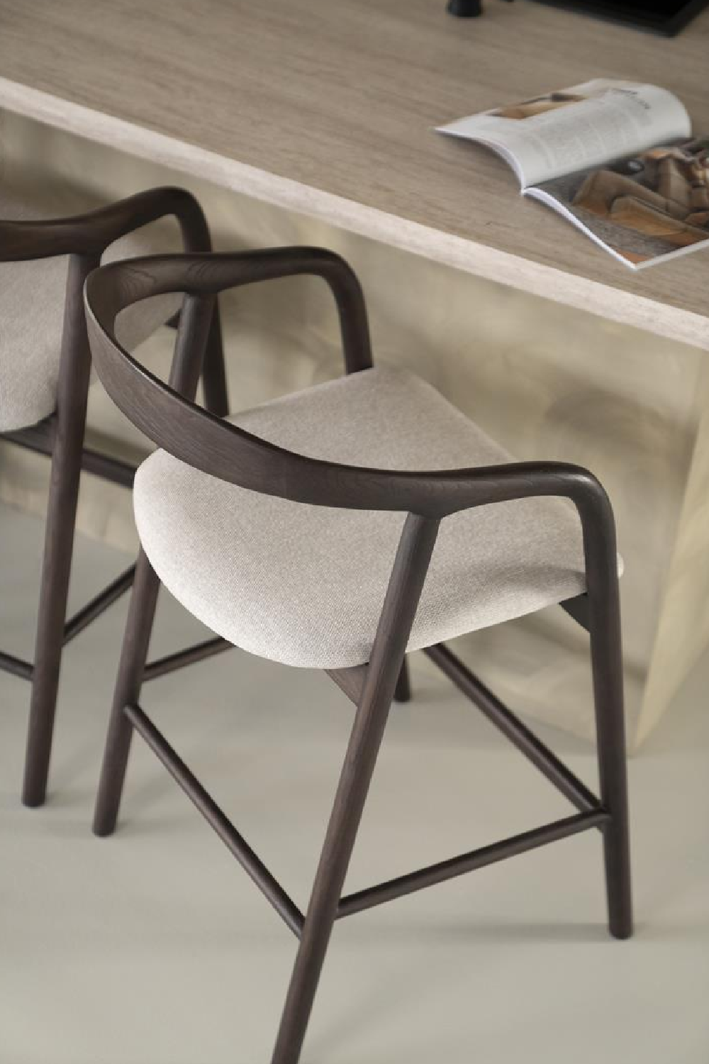 Lacquered Ash Wood Bar Chair | Oroa.com