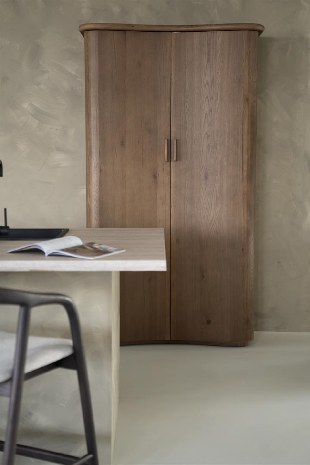 Lacquered Oak 2-Door Cabinet | Oroa.com
