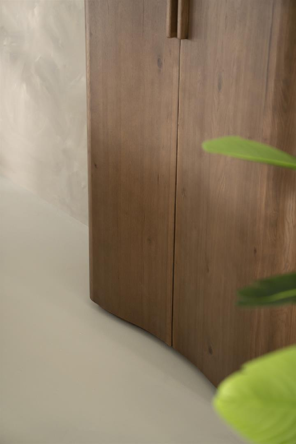 Lacquered Oak 2-Door Cabinet | Oroa.com