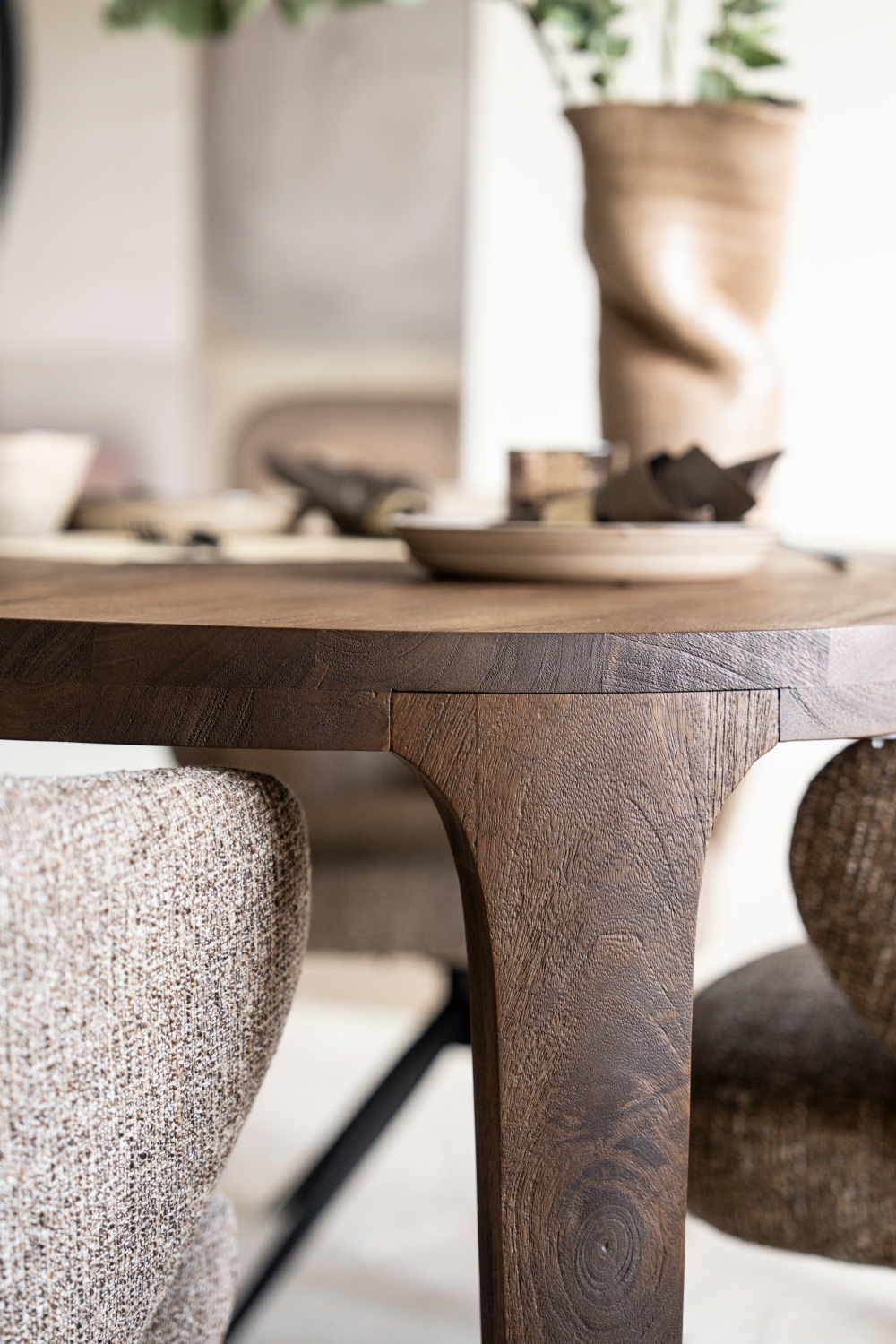 Brushed Mango Wood Dining Table | Oroa.com