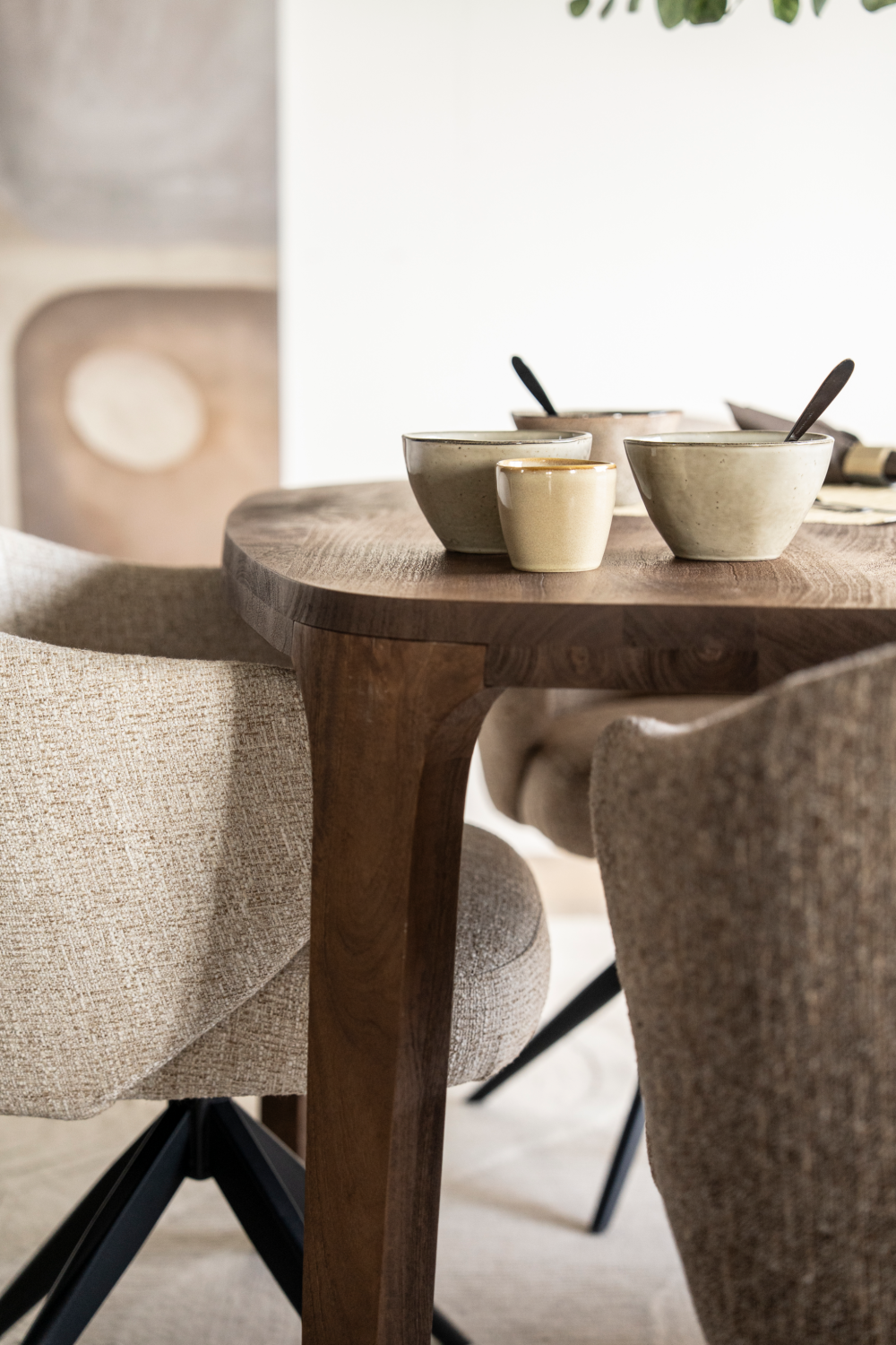 Brushed Mango Wood Dining Table | Oroa.com