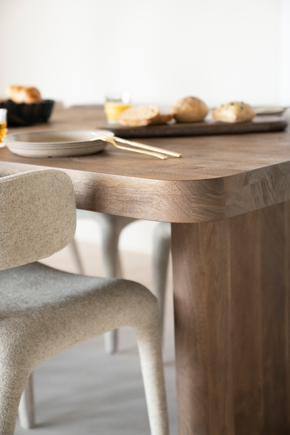 Brushed Mango Wood Dining Table | Oroa.com