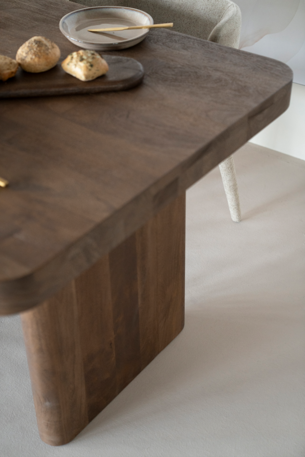 Brushed Mango Wood Dining Table | Oroa.com