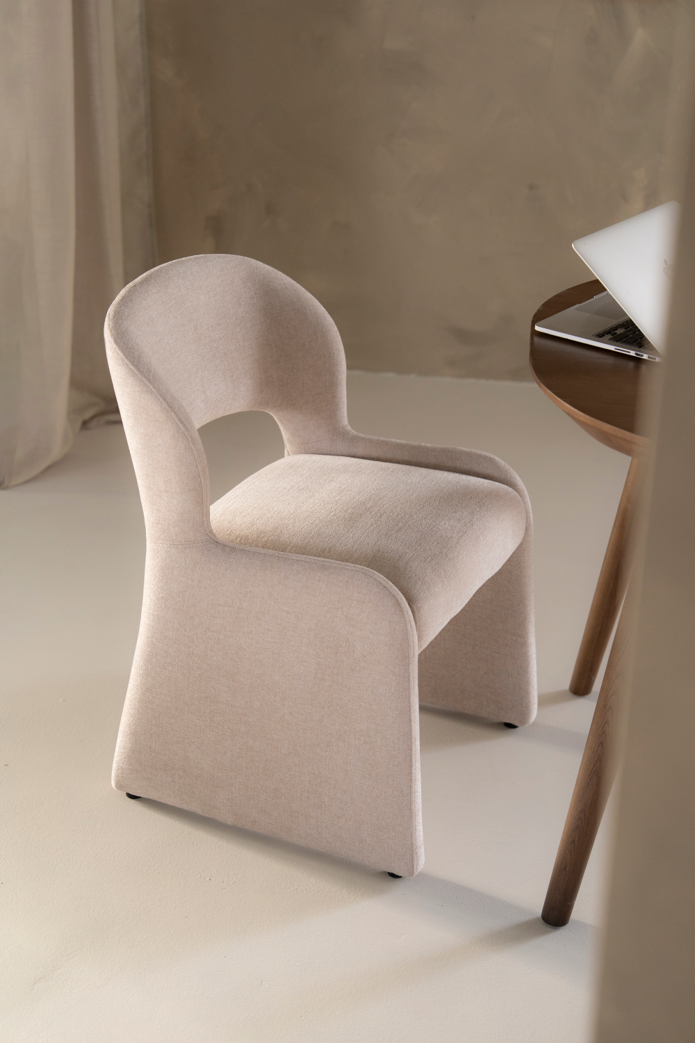 Open-Back Modern Dining Chair | Eleonora Odette | Oroa.com