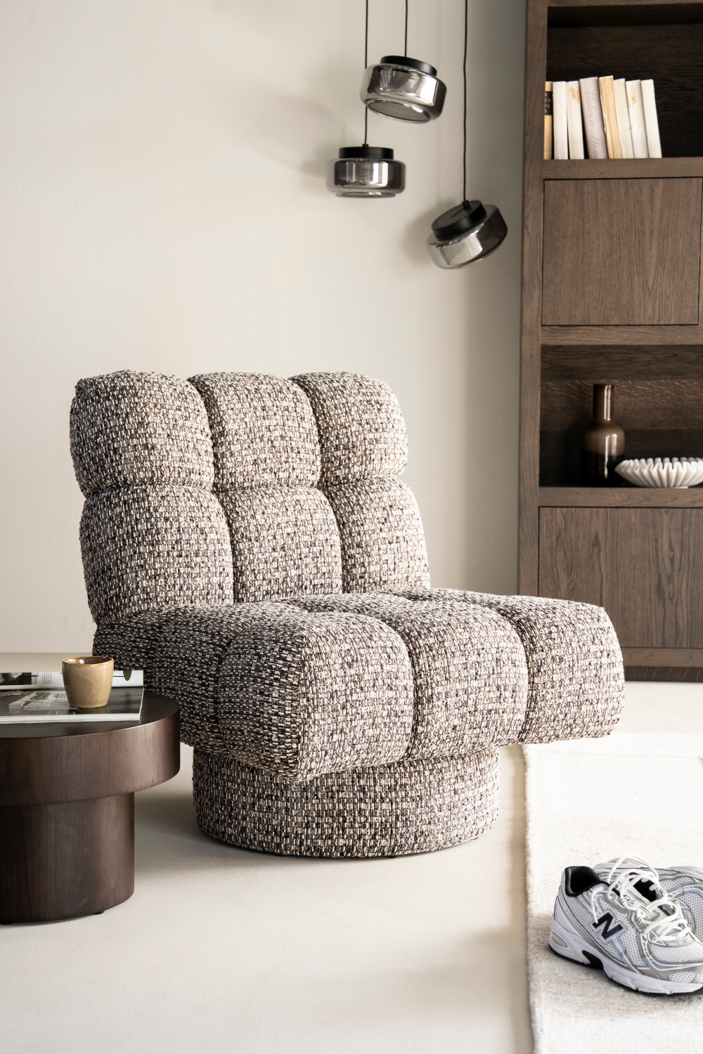 Round Base Tufted Lounge Chair | Oroa.com